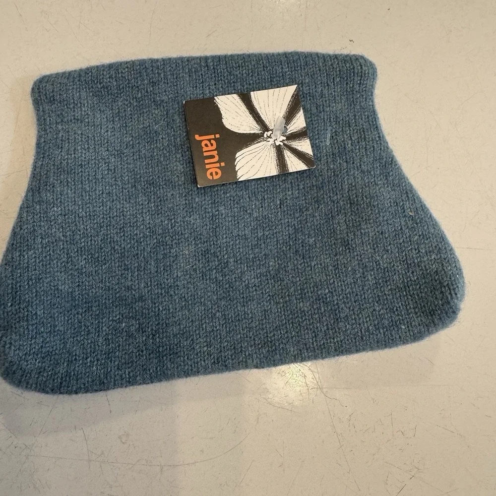 Janie Knitted Textiles embroidered wildflower, clutch Sprig‎ purse Tweed button